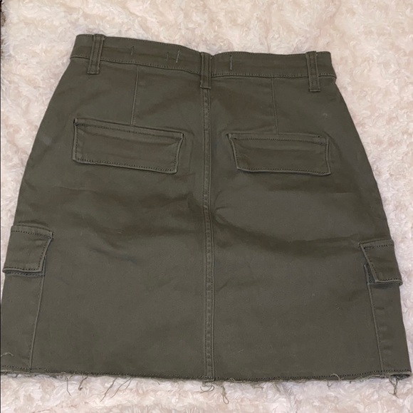 Hollister High-Wasted Green Utility Skirt - Picture 2 of 3